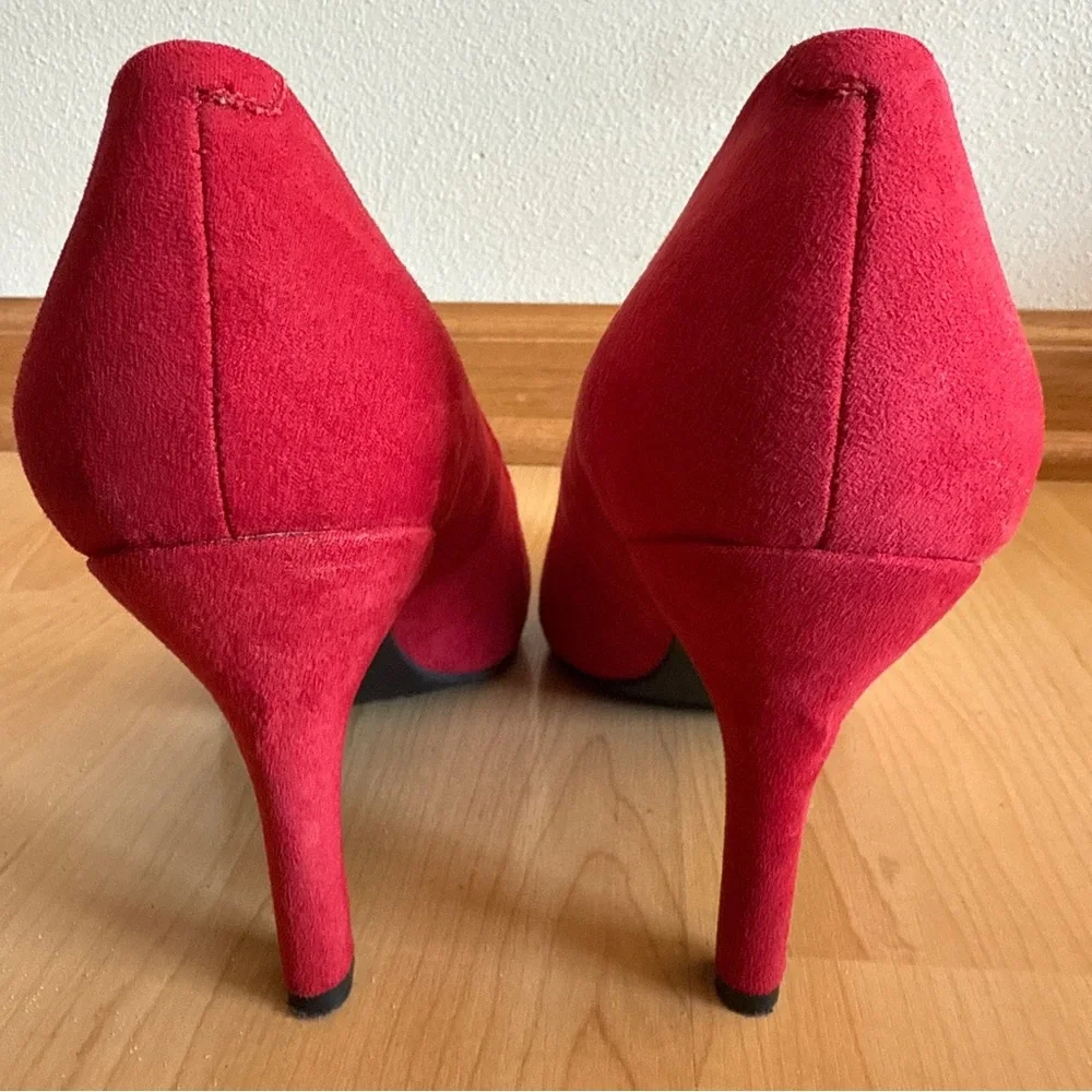 Kelly & Katie Isabel Women’s Red Faux Suede Round-Toe Pumps Heels, Size 8.5